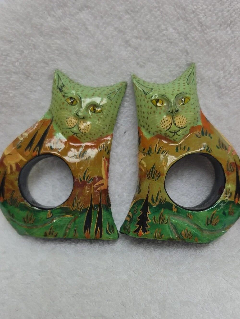 4 Cat-Themed Wooden Napkin Rings  - Green / Red